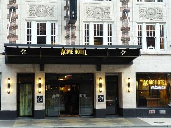 The entrance to the Acme Hotel Chicago 